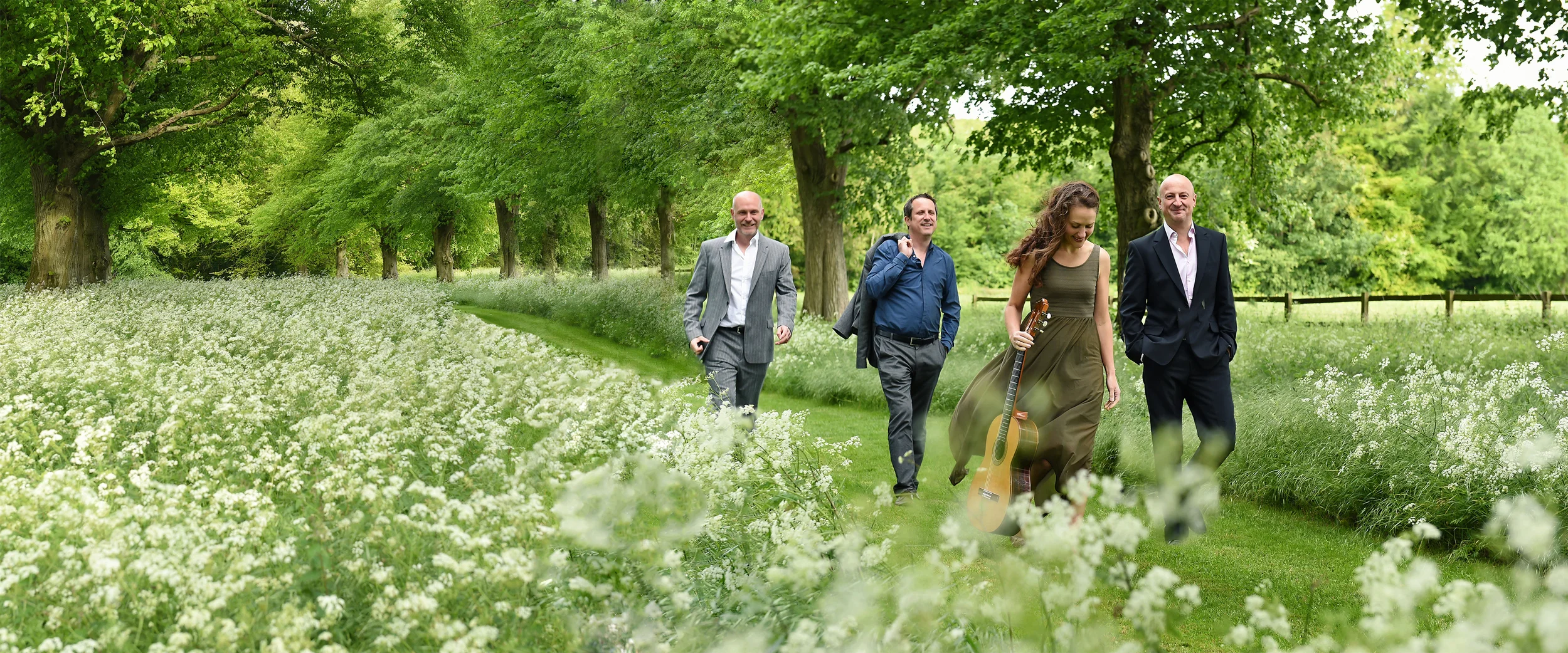 The Leaves Be Green - Vida Guitar Quartet