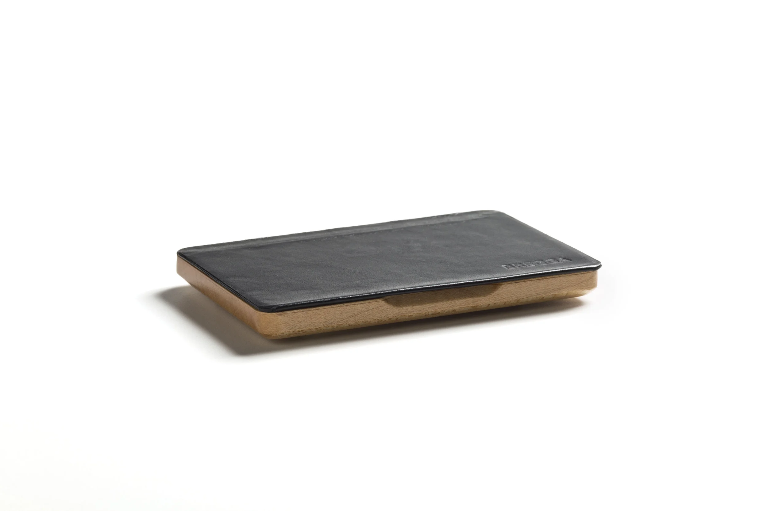 Woody_Iso_maple_black.jpg