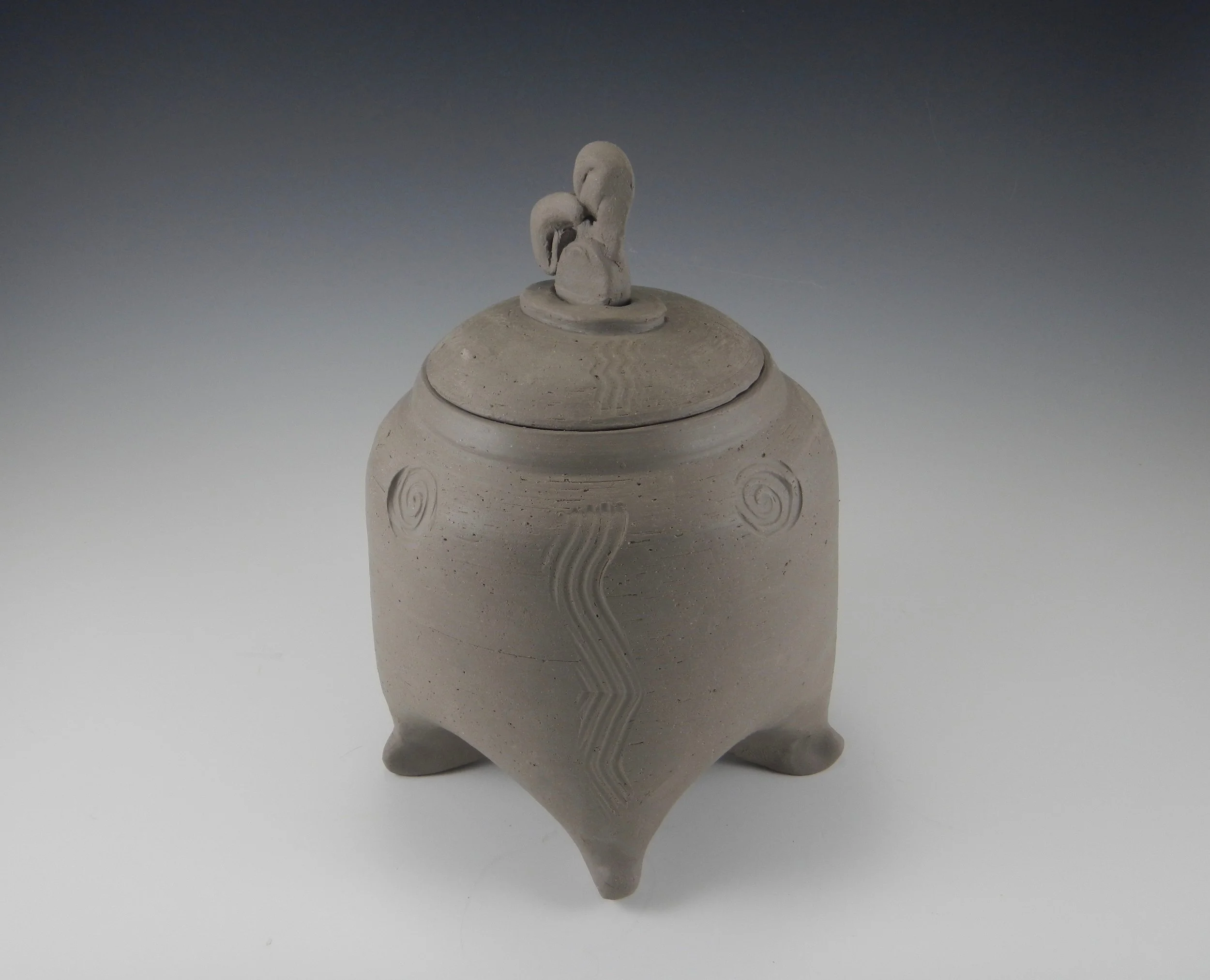 4-legged jar, as yet unfired stoneware. More 4-leggers to come- a sort of "whatever is interesting" right now.