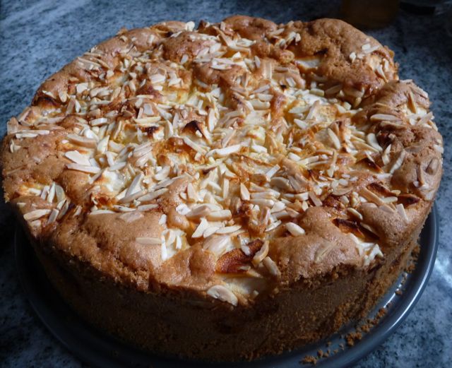 Saftiger Doppeldecker-Apfelkuchen