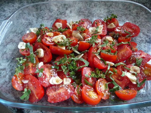 Spaghetti mit mediterranen Kräutertomaten
