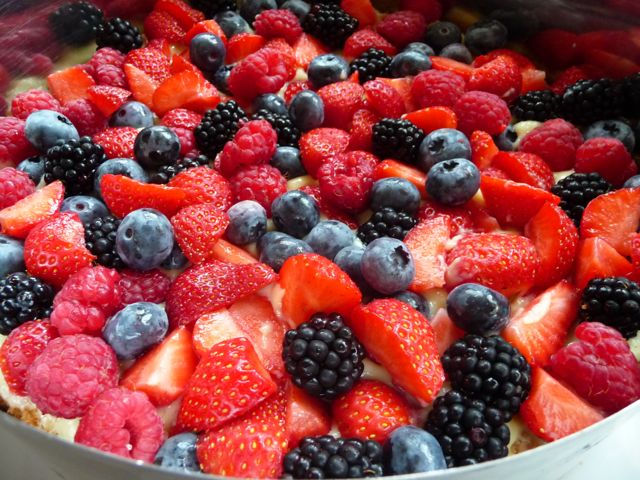 Sommerliche Beerentorte