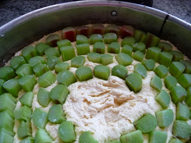 Rhabarberkuchen mit Mandelbaiser