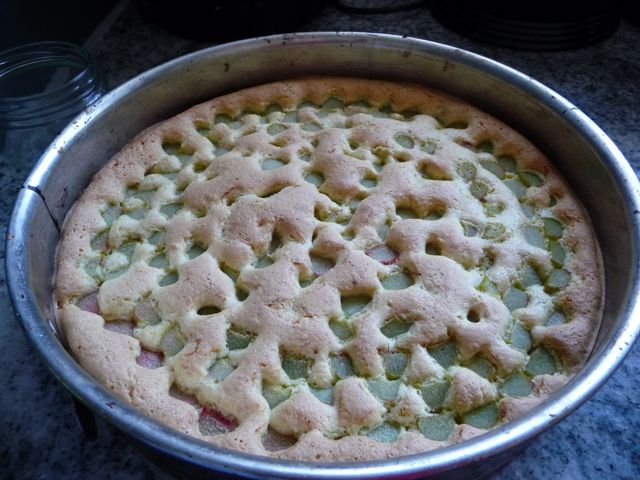 Rhabarberkuchen mit Mandelbaiser