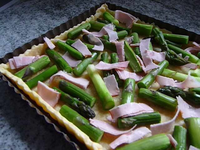 Tarte mit grünem Spargel