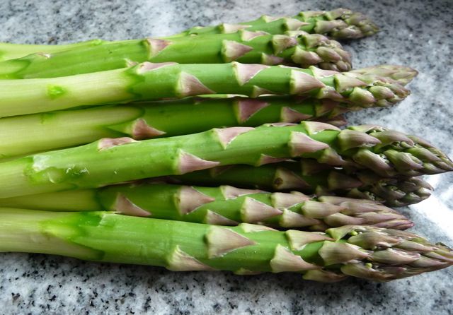 Tarte mit grünem Spargel