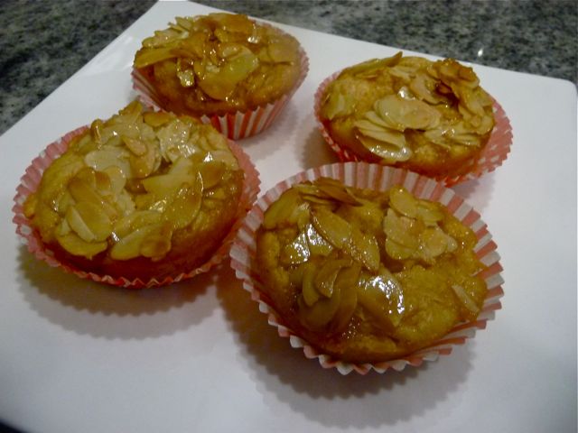 Quittenmusmuffins mit Honig-Mandelkruste