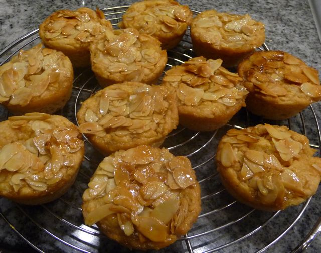 Quittenmusmuffins mit Honig-Mandelkruste