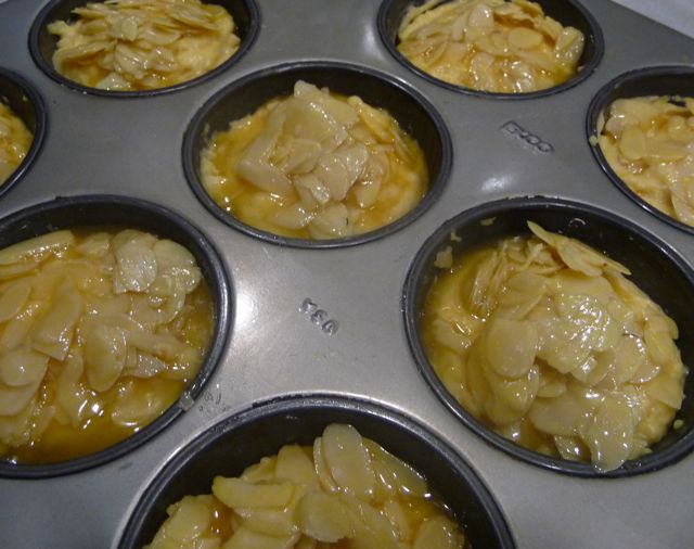 Quittenmusmuffins mit Honig-Mandelkruste