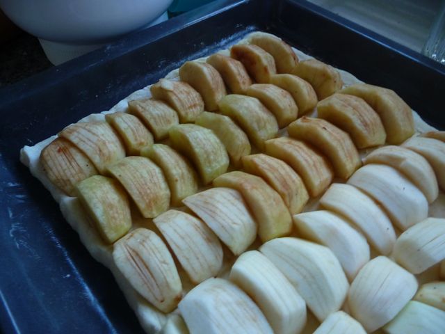 Apfelkuchen mit Mandel-Honigkruste