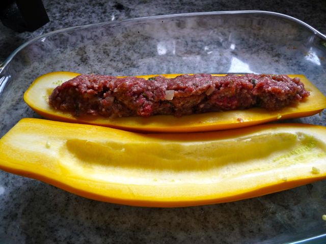 Gefüllte Zucchini