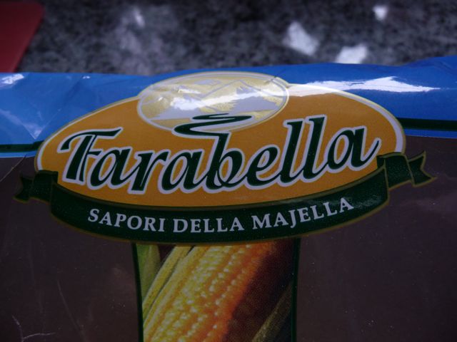 Canneloni mit einer Füllung aus Frischkäse, Blattspinat und Pinienkernen