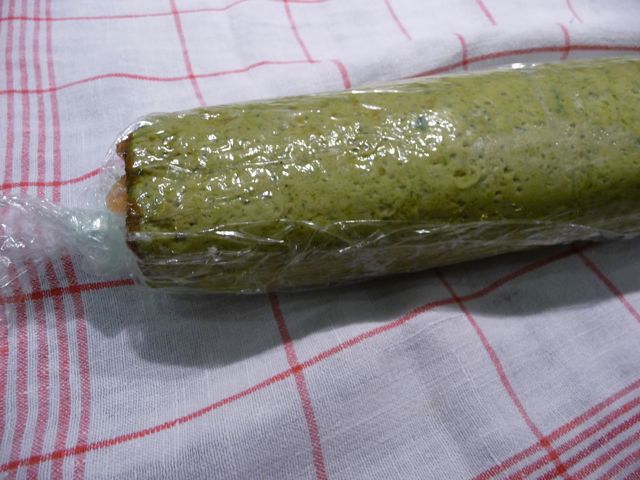 Spinatroulade mit Lachs-Frischkäsefüllung