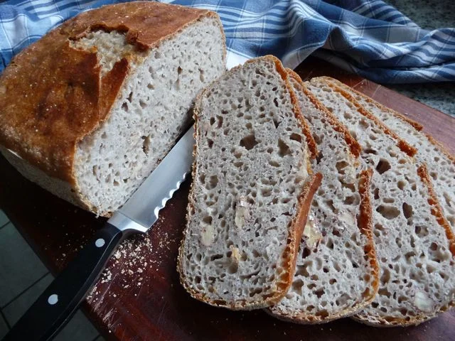 Brot geschnitten Waln.jpg