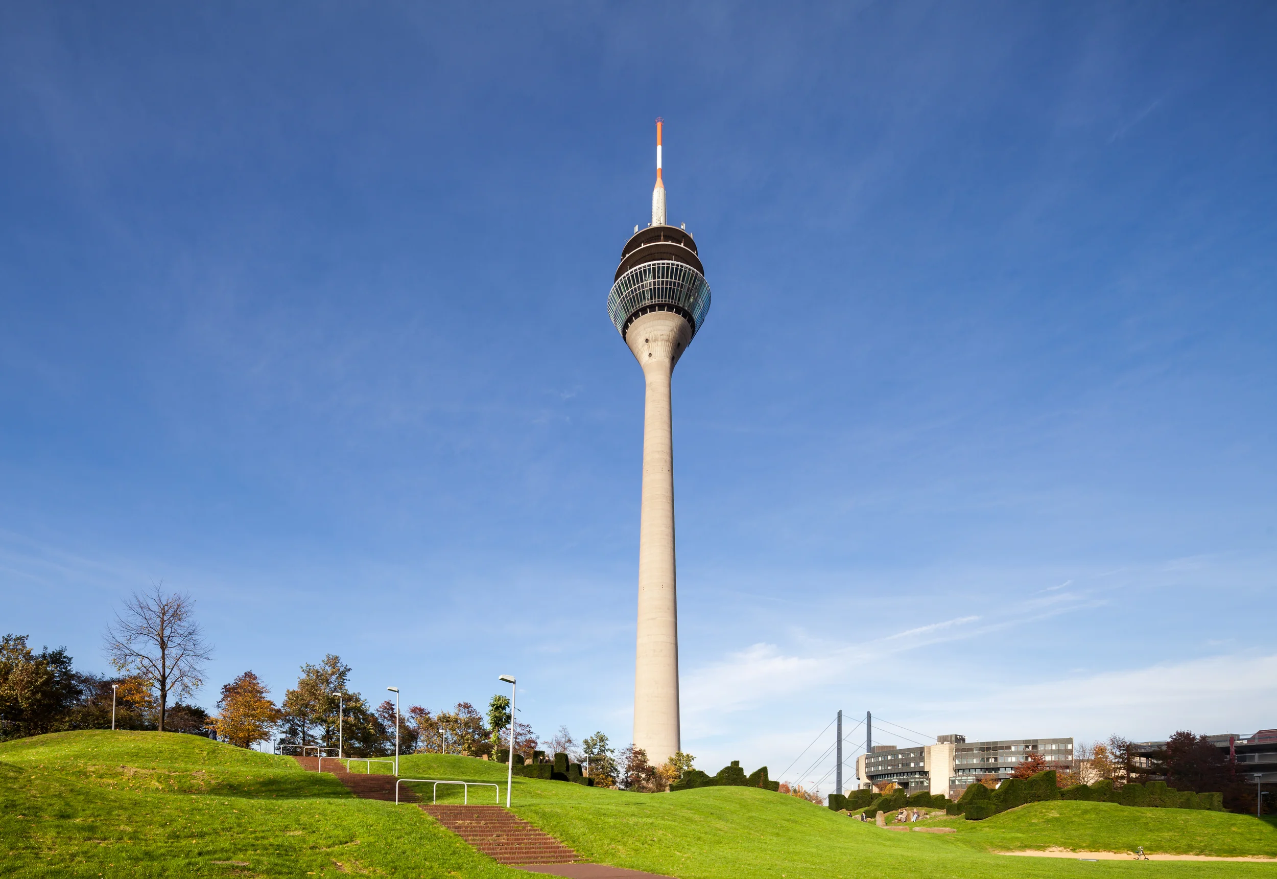 Dusseldorf_Rheinturm-3.jpg