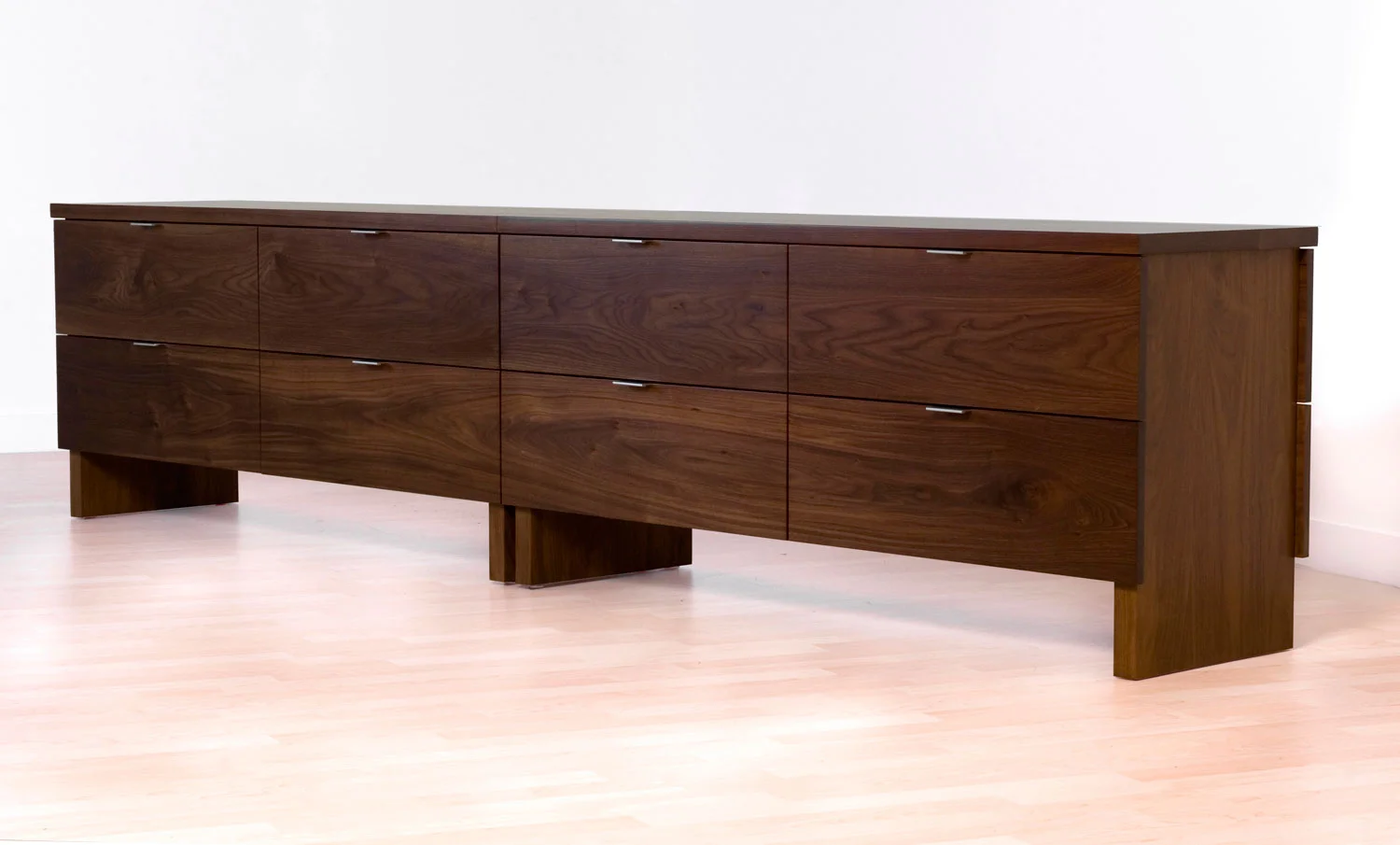 dresser1_1500_60.jpg
