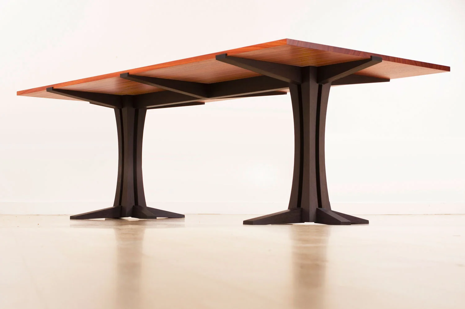 pedestal table2_1500_60.jpg