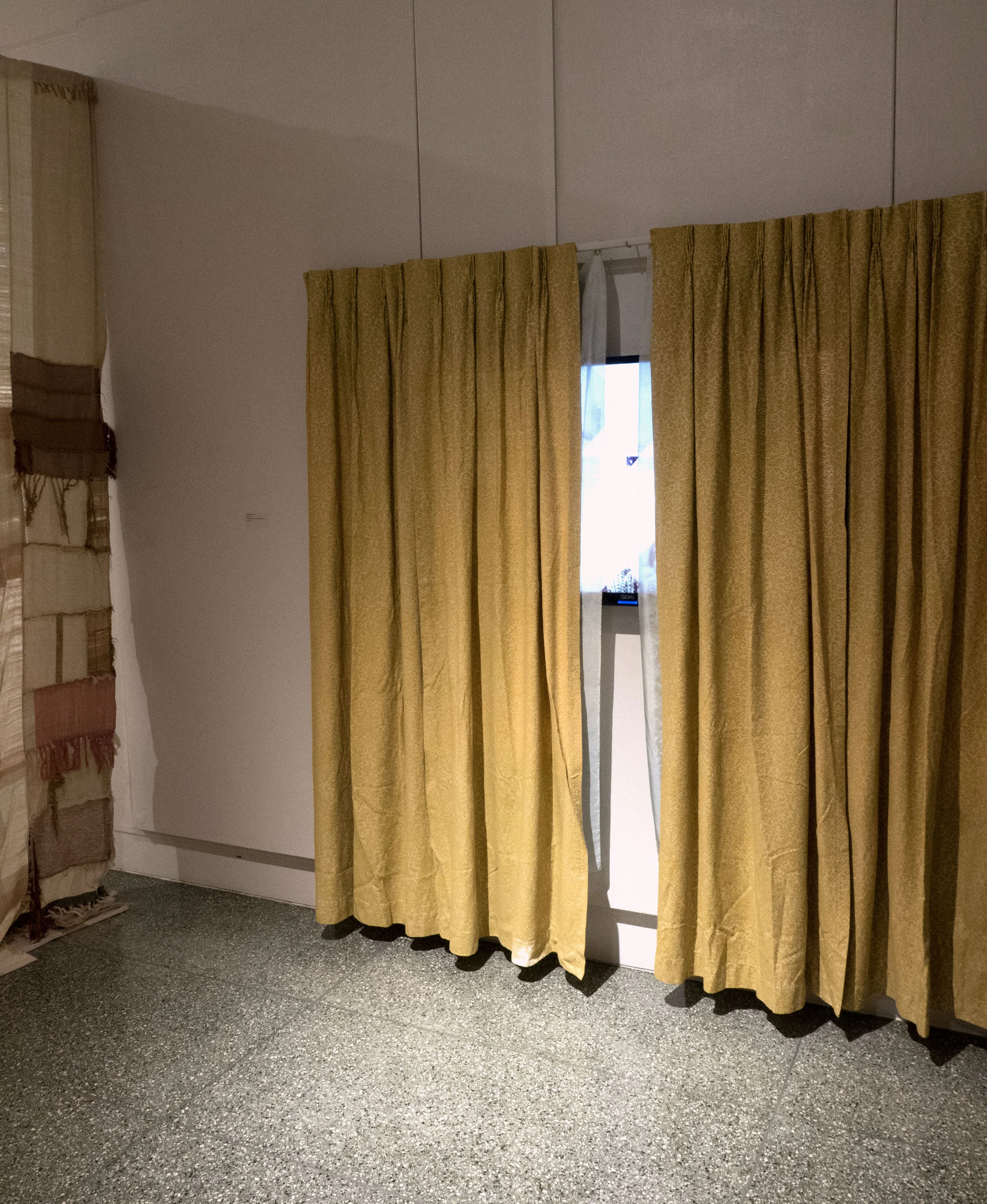 Bodywork Vintage Curtain, Silk, Digital looped video, Monitor 2019
