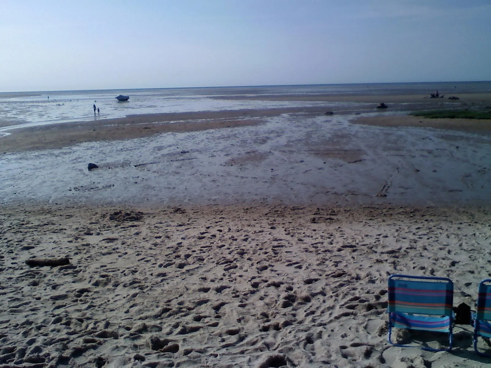 View of the flats from the beach. The bay is that thin, dark blue line at the horizon.