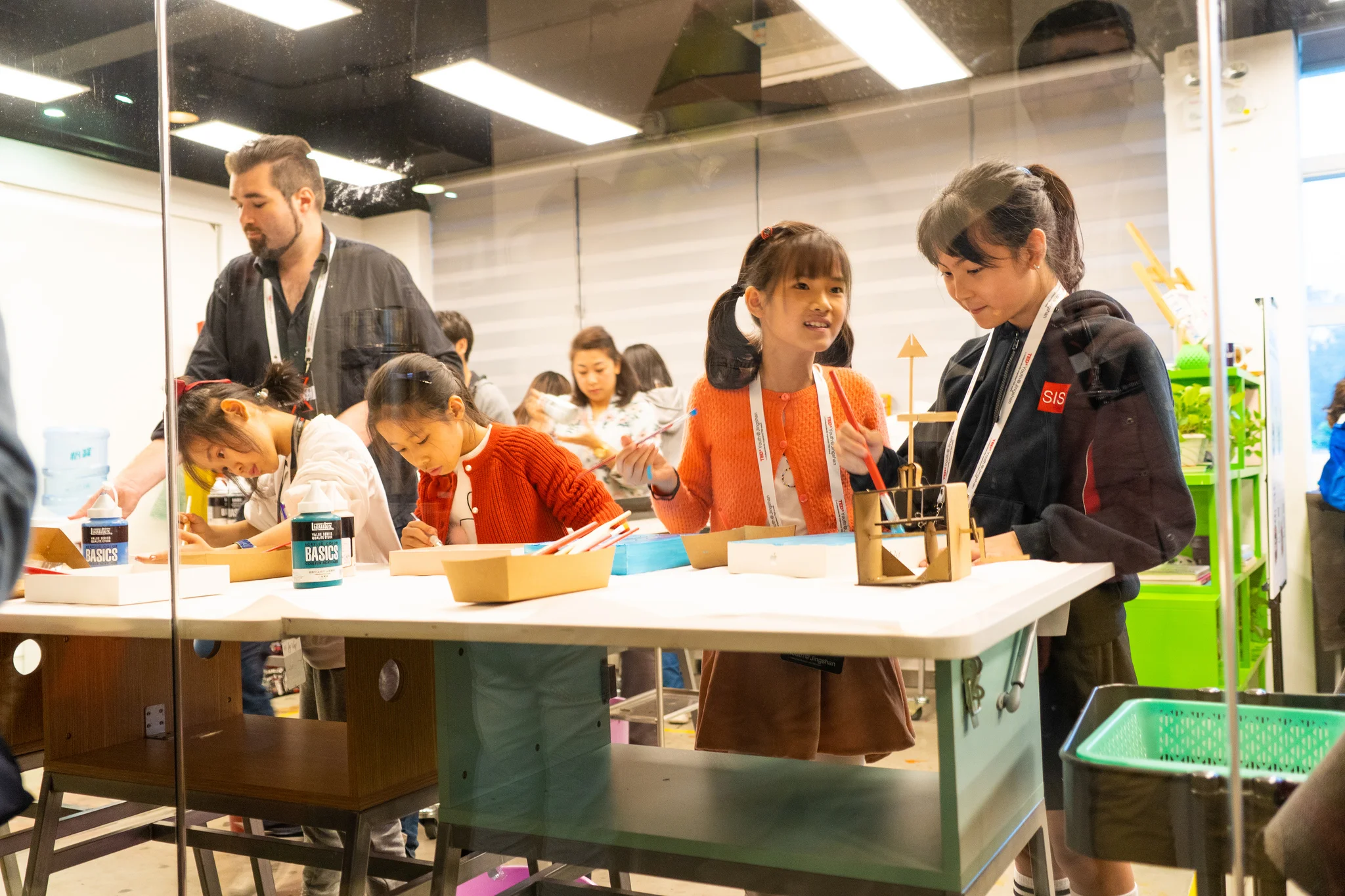 Brittan Aebischer working with TEDx Youth @ JingShan attendees in a pull out art session
