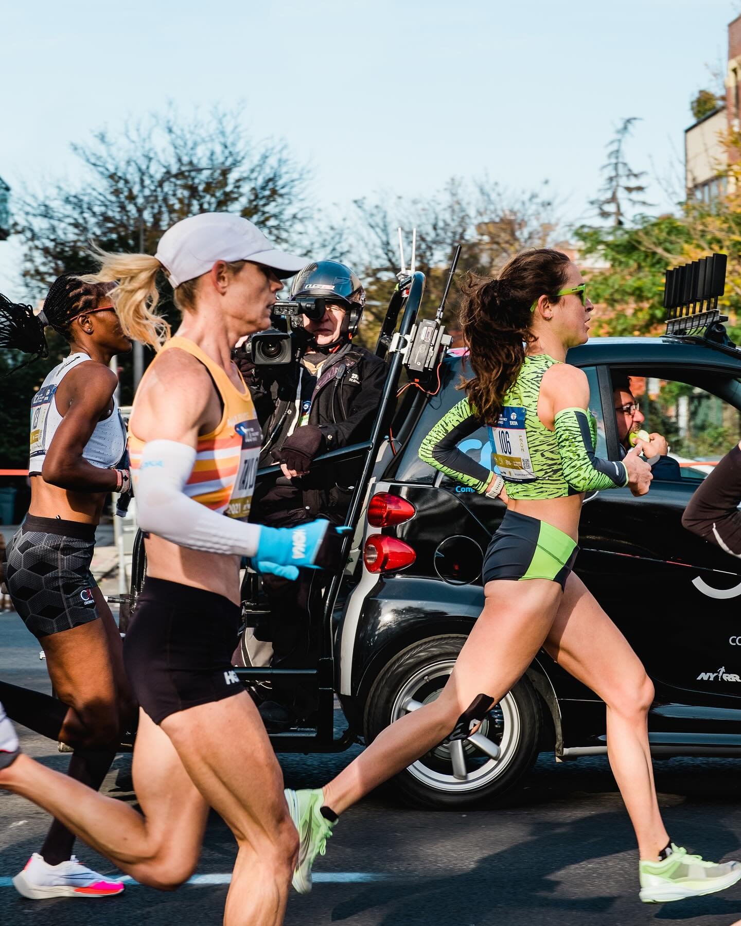 The only thing better than running your own race is cheering your friend on theirs. Some of my favorite race photos from across the last few years here ✨ congrats to everyone this season! ✨