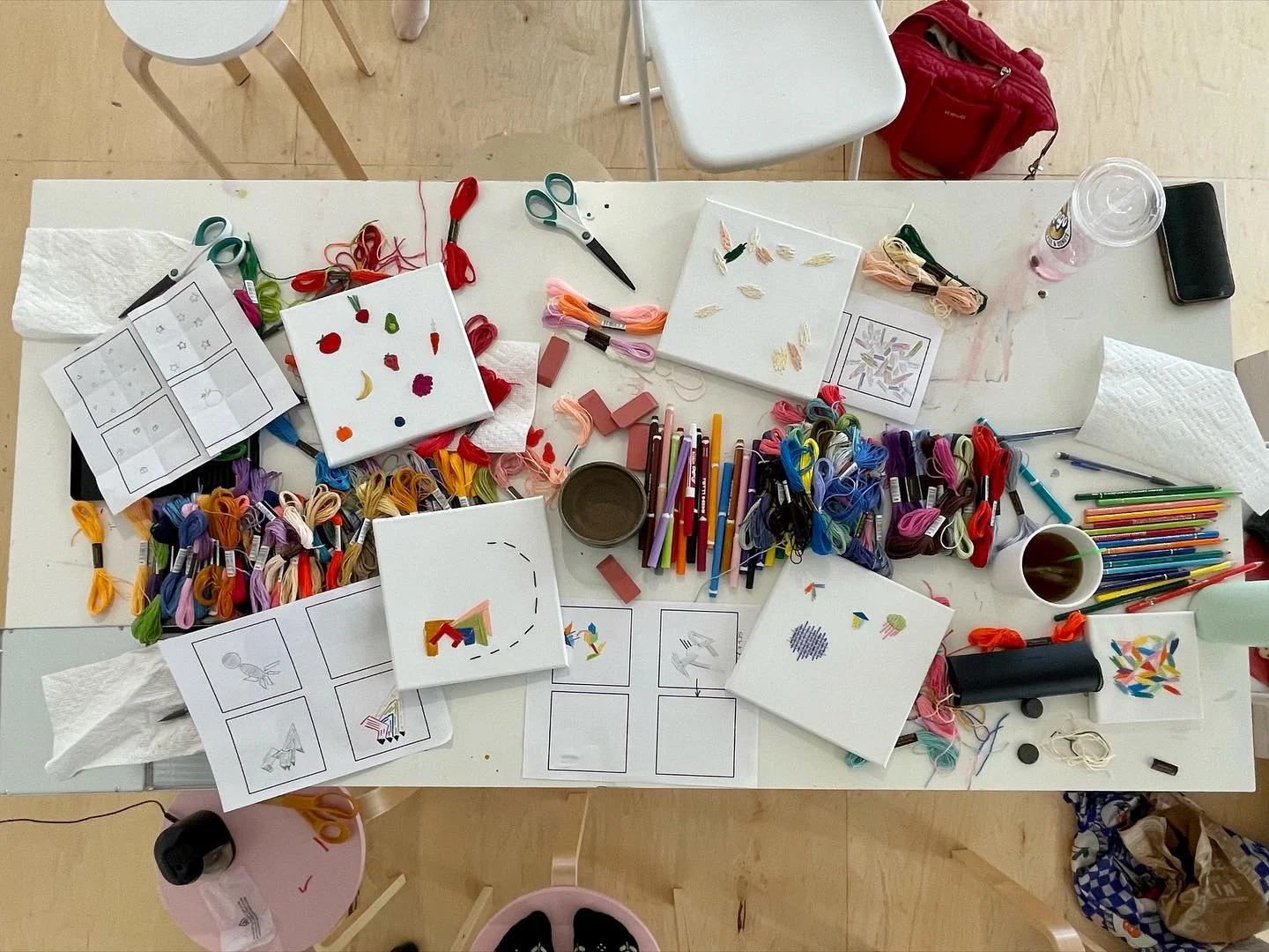 My first abstract #embroidery workshop at @_social_beings was a small but mighty crew! Everyone did so well on their stitches &amp; shapes!🥹🫶🏽