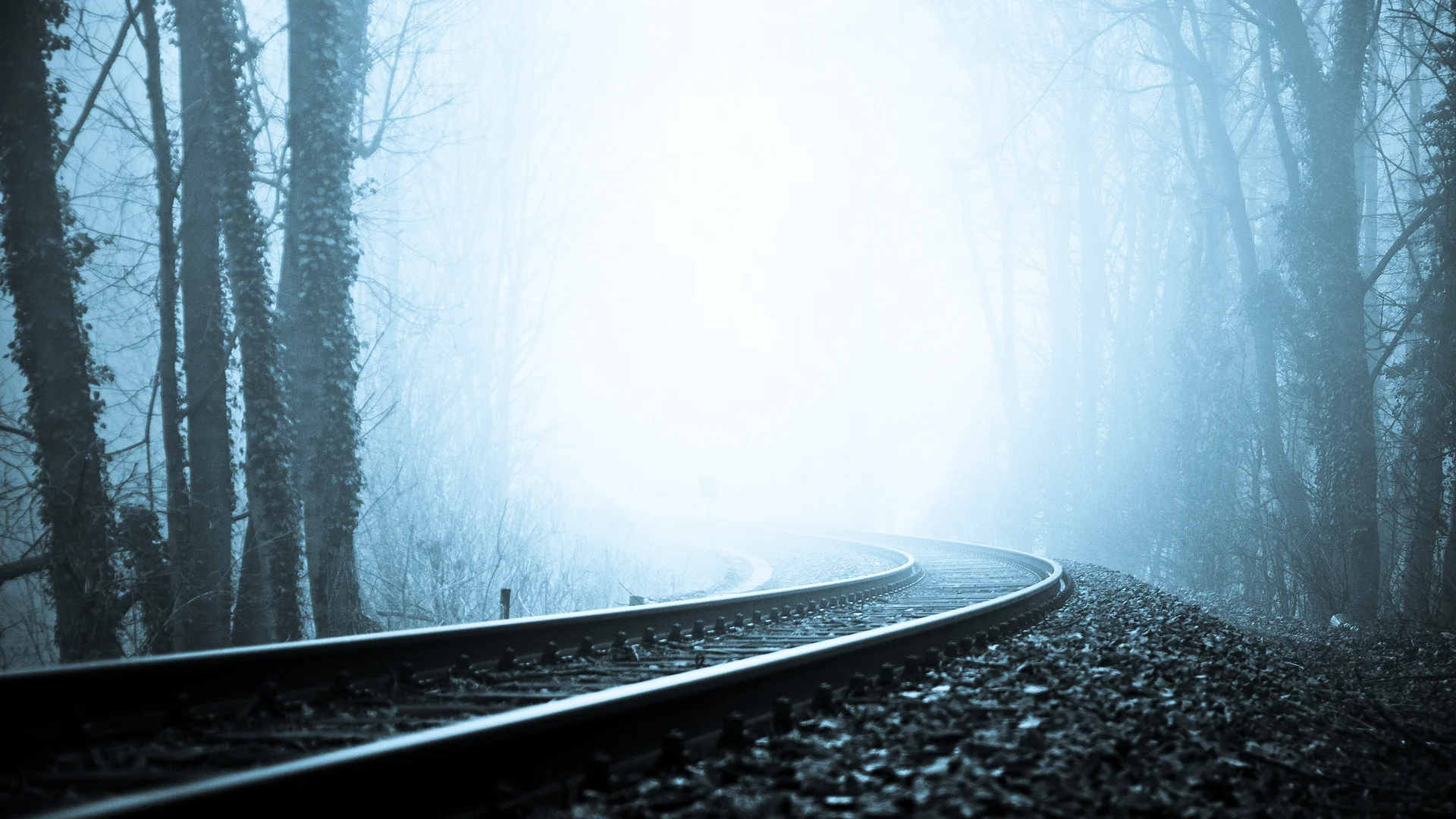 rails_railway_fog_turn_black-and-white_gloomy_60136_1920x1080.jpg