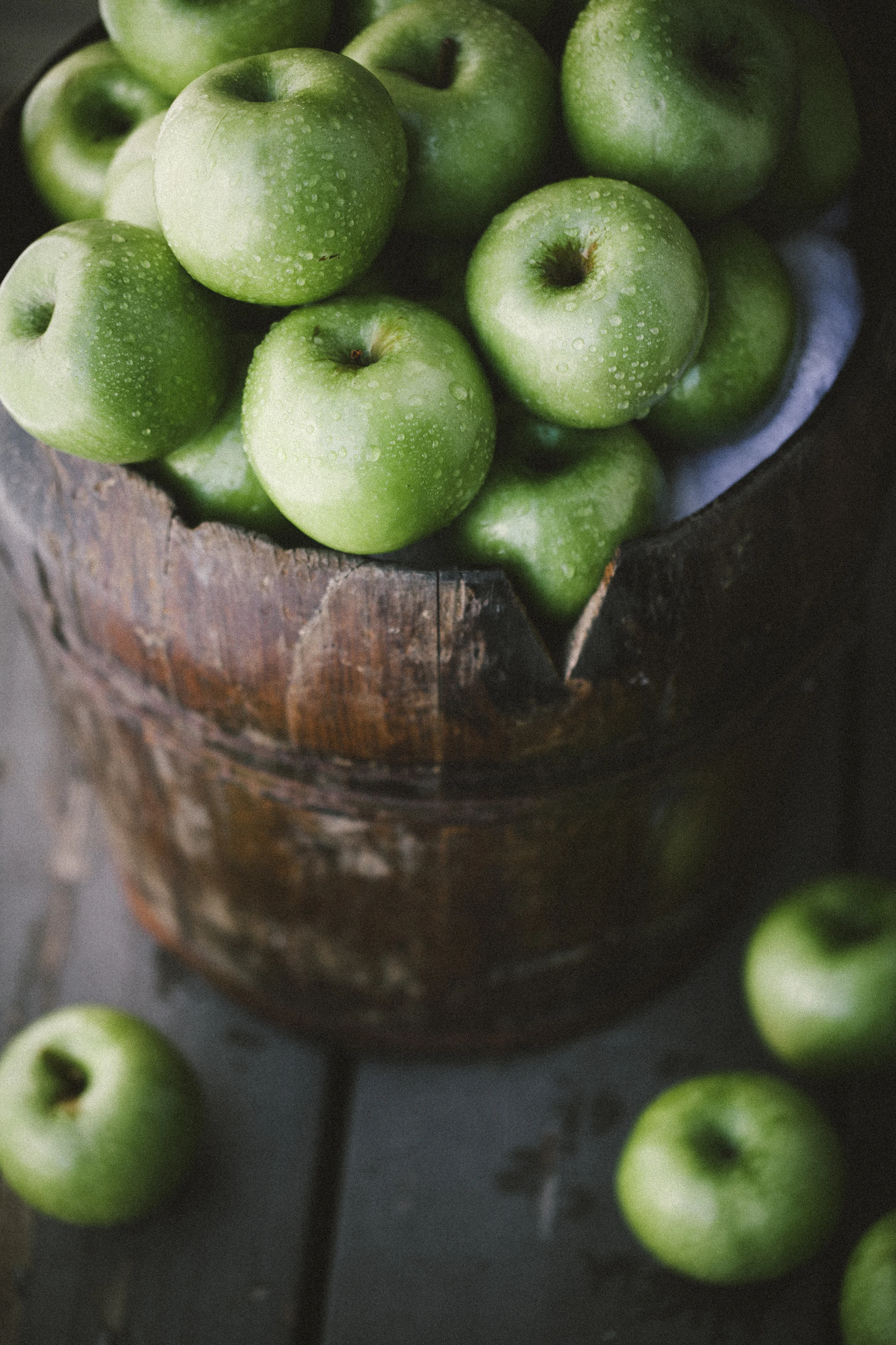 APPLES_W.jpg
