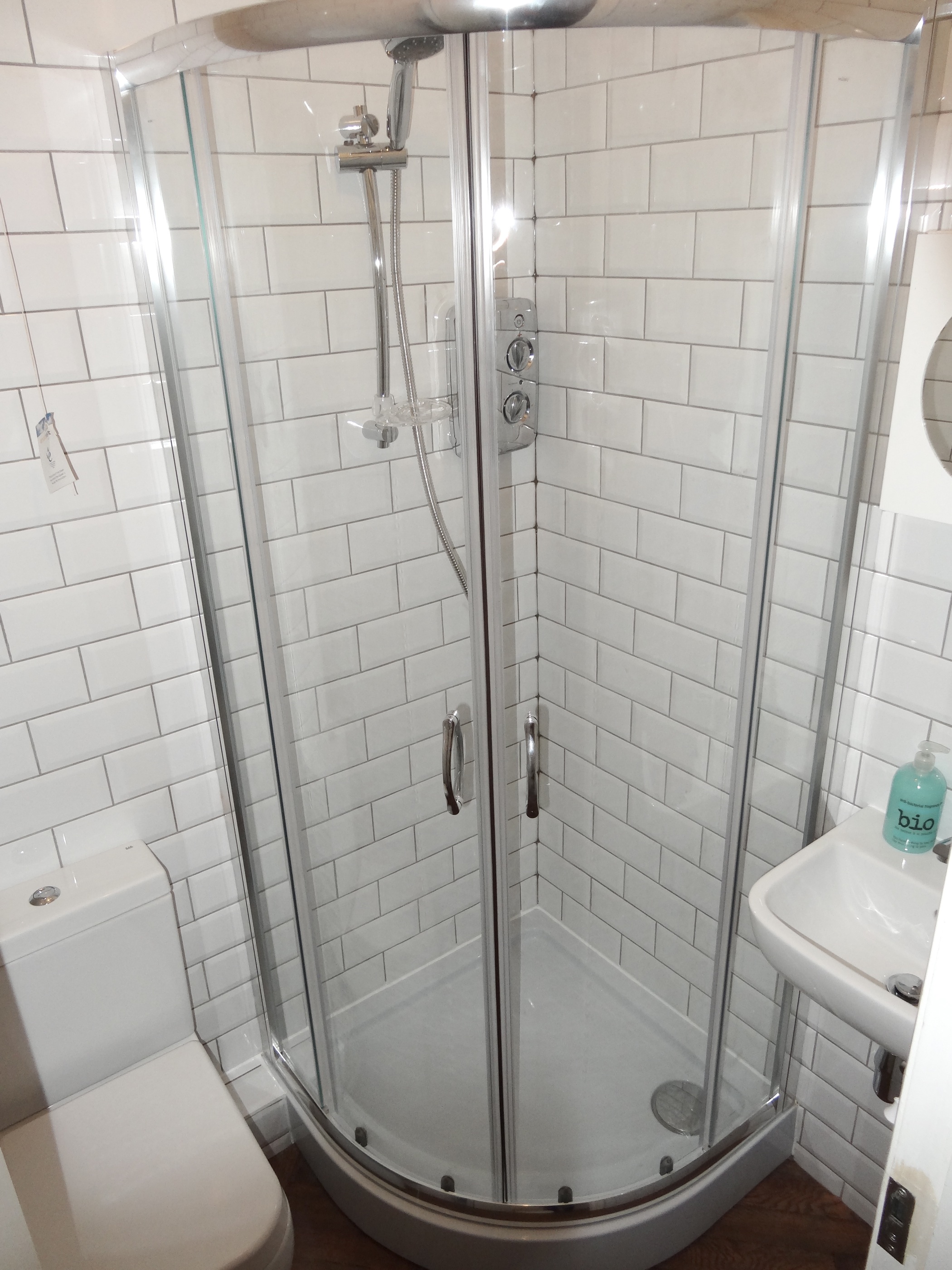 Igloo Pods - BATHROOM-4.jpg