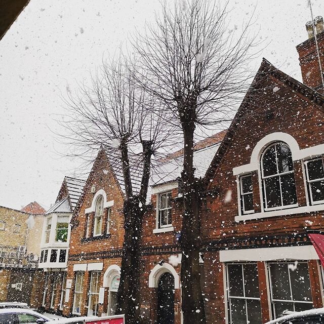 Let it snow ! The old buildings in our courtyard look so pretty in the snow :) #eldonchambers #igloohybrid #igloohostel #therealengland #snowday #visitnotts #architecture #nottingham #snowy