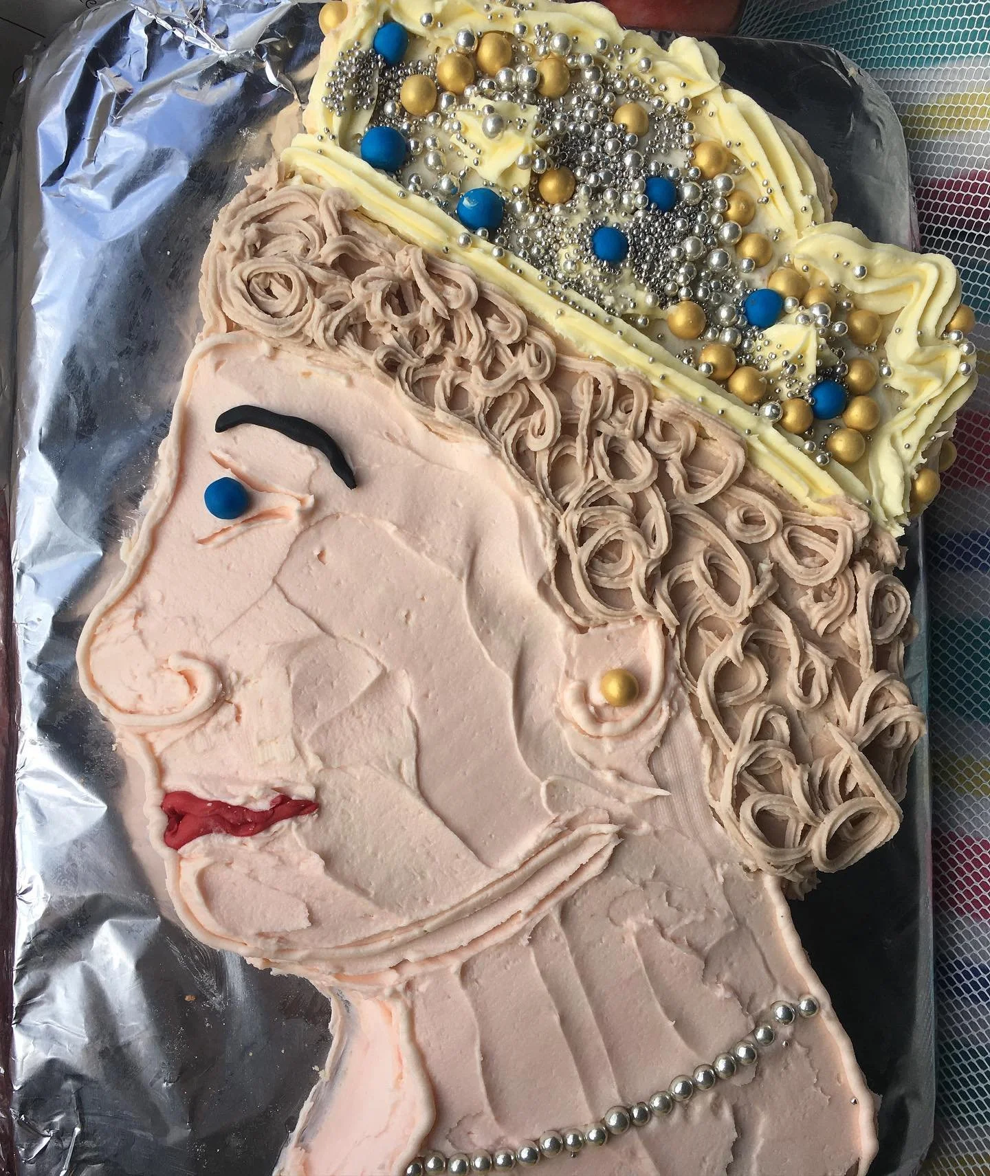 Taking the Jubilee baking competition at my youngest&rsquo;s school VERY seriously. Although giving up control of the piping bag and facial features to a 5-year-old was tough for me 😬

#teameffort #jubileebaking #jubileecake #jubileerecipes #queensj