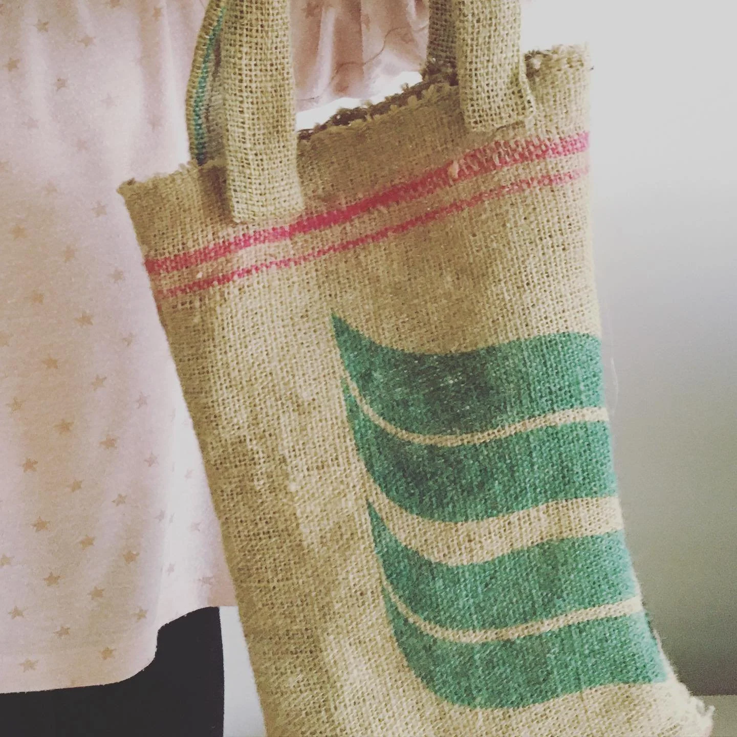 Upcycling @anonymouscoffeeco coffee sacks into bags (thanks to my 7-year-old for this!). The prototype needs a bit of work but thinking Santa might be delivering the #specialitycoffee in these this year?! 🤶 🎅🏼 🚴 ☕️ 

#upcycling #recycling #coffee