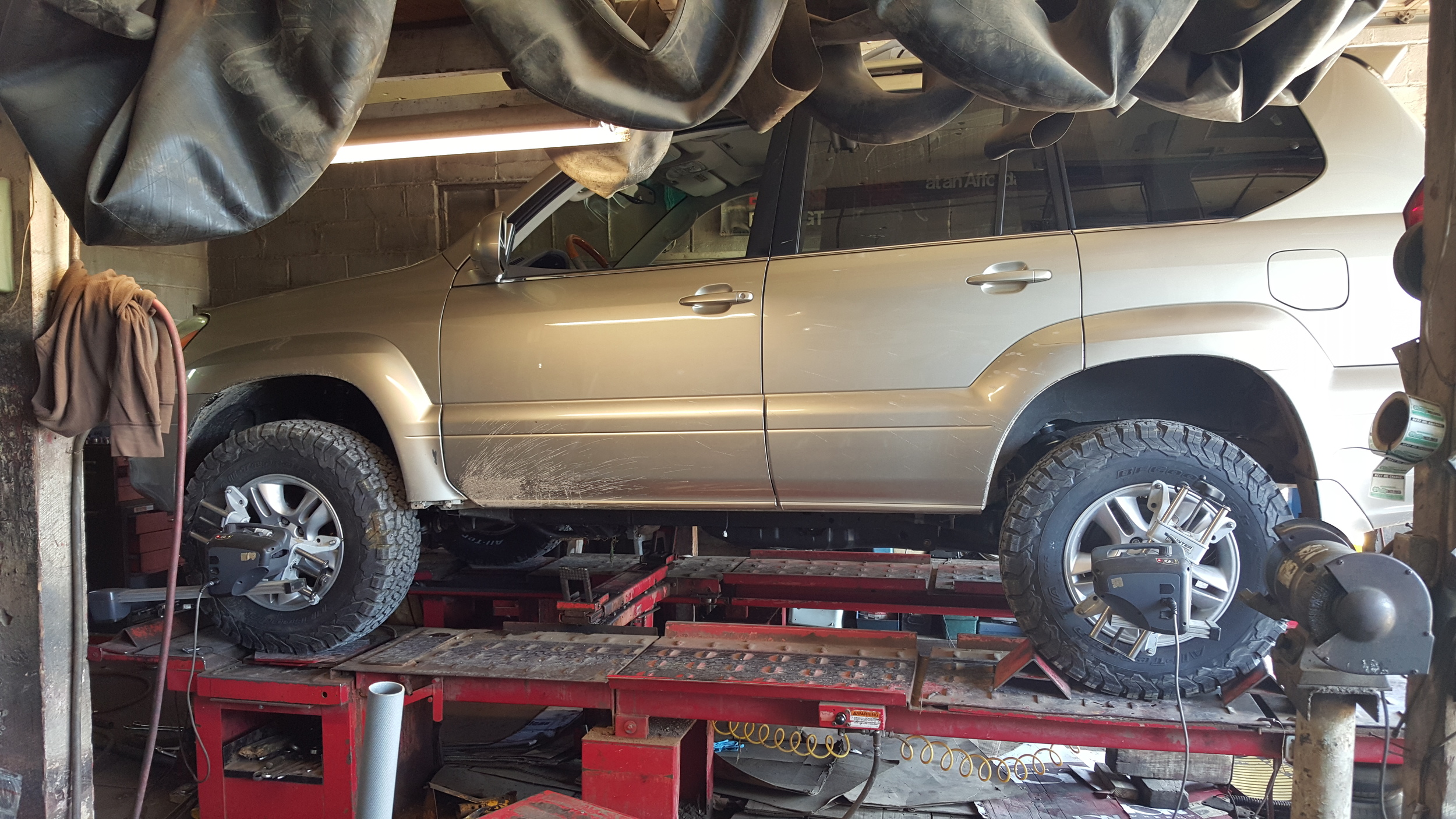 Up on the alignment machine. RTF is kind enough to allow me to do work myself using their hunter machine. 