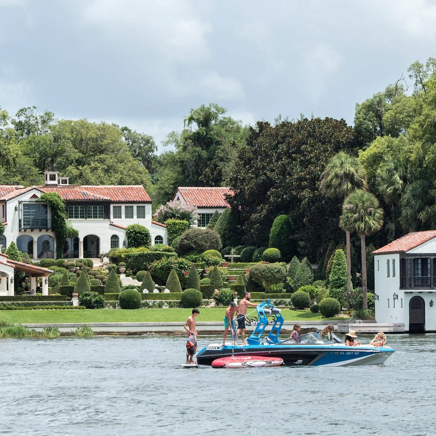 Summers in Winter Park 💦🌟#winterparkfl | photo @winterpark_lifestyle 
.
.
.
.
.
.
.
#lakelife #32789 #boatlife #orlando #centralflorida #winterparkflorida #andreeawatersphotography #lakemaitland #floridalife #luxurylifestyle #luxuryrealestate #wint