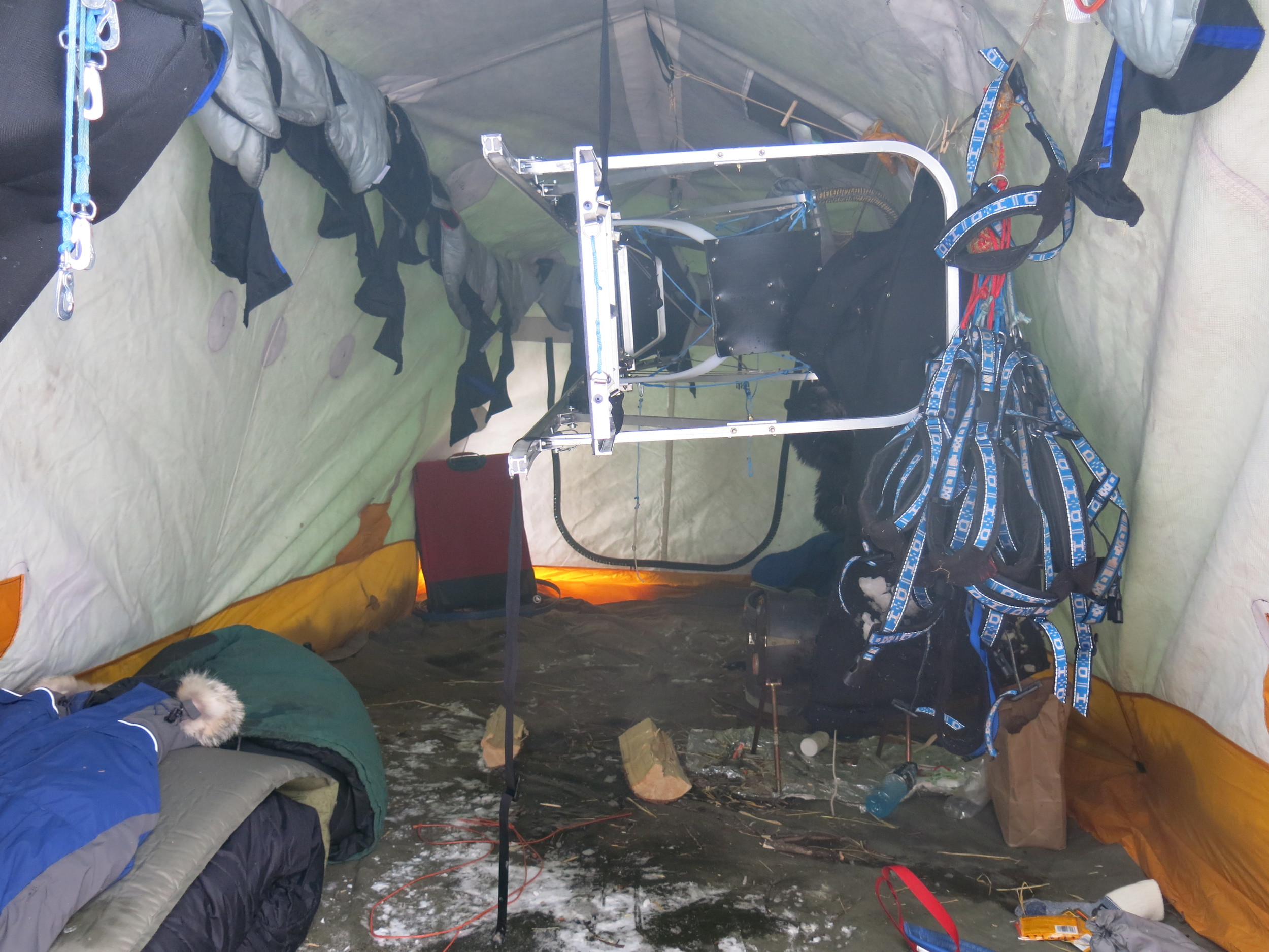 The gear hung to dry. And, all is well for Ryno Kennel!