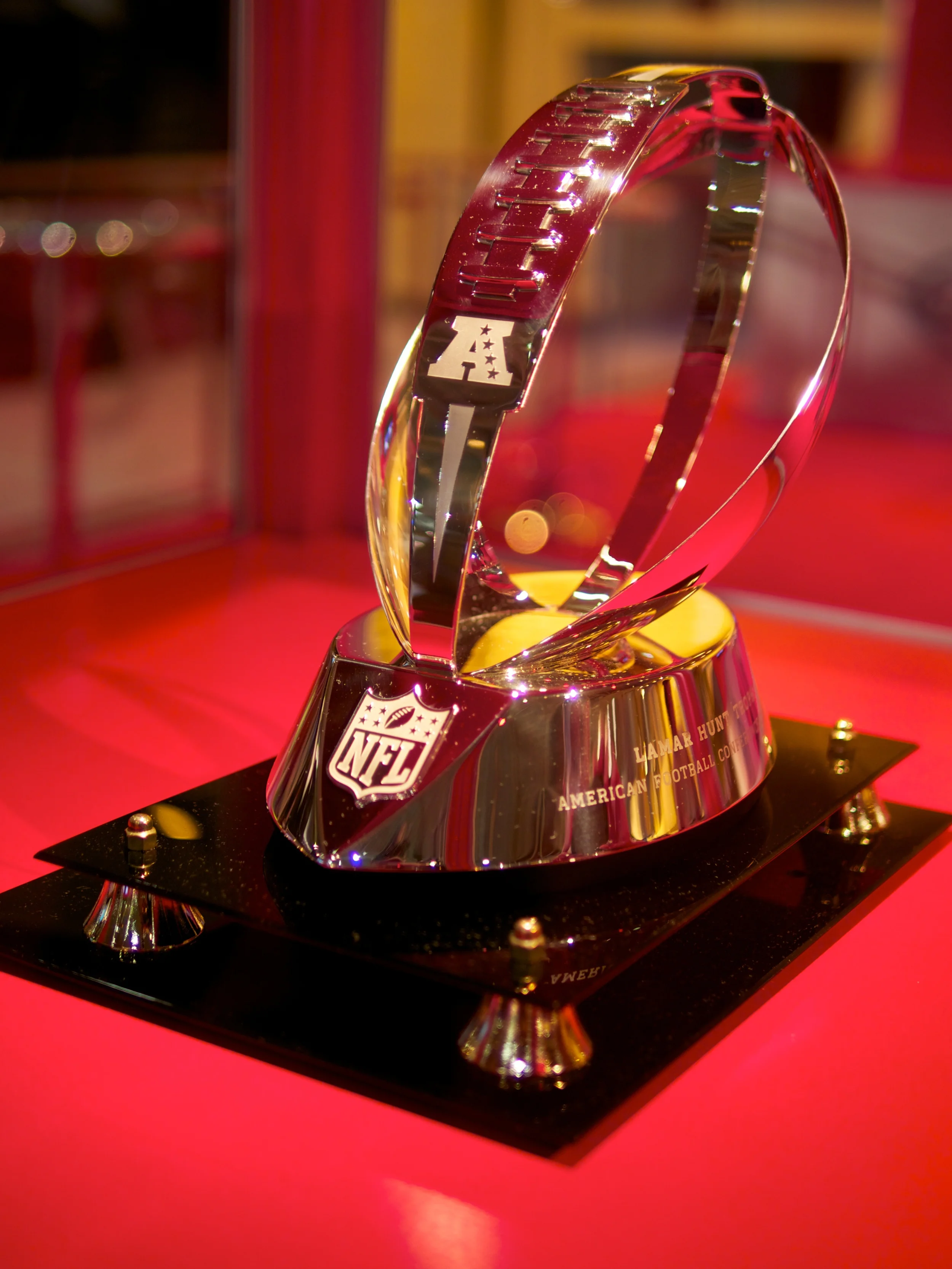 Lamar_Hunt_Trophy_-_AFC_Championship.jpg