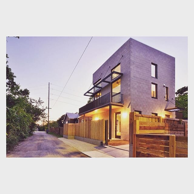 Tomorrow is the day! Come join us on the Modern Home Tour at 10am tomorrow morning. Click the link in our bio for $5 off your ticket. A HUGE thank you goes out to the entire team who worked on this project! : @toddpiccus @verdebuilders @fortstructure