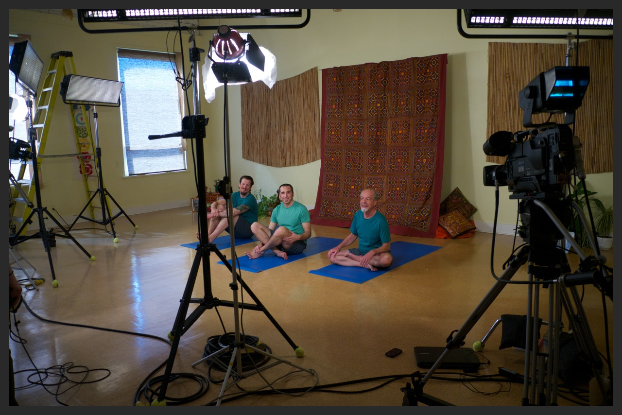 Yoga for Men on RogersTV! Join me for a practice at your location, office or home, in my home studio, as well as in several yoga studios around the NCC. Also inquire about chair yoga for seniors. Yoga can help remove physical and mental tension, allowing you to feel lighter and stress free. Start today and learn the tools to improve your well-being! Toutes les classes sont bilingues.