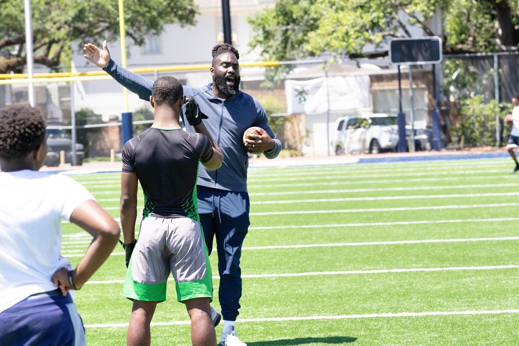 🏈New Orleans may be losing a leader on the field, but the impact former New Orleans Saints linebacker @demariodavis and his wife, @tamelagilldavis have made in this community will continue to inspire.

Last year I had the honor of capturing moments 