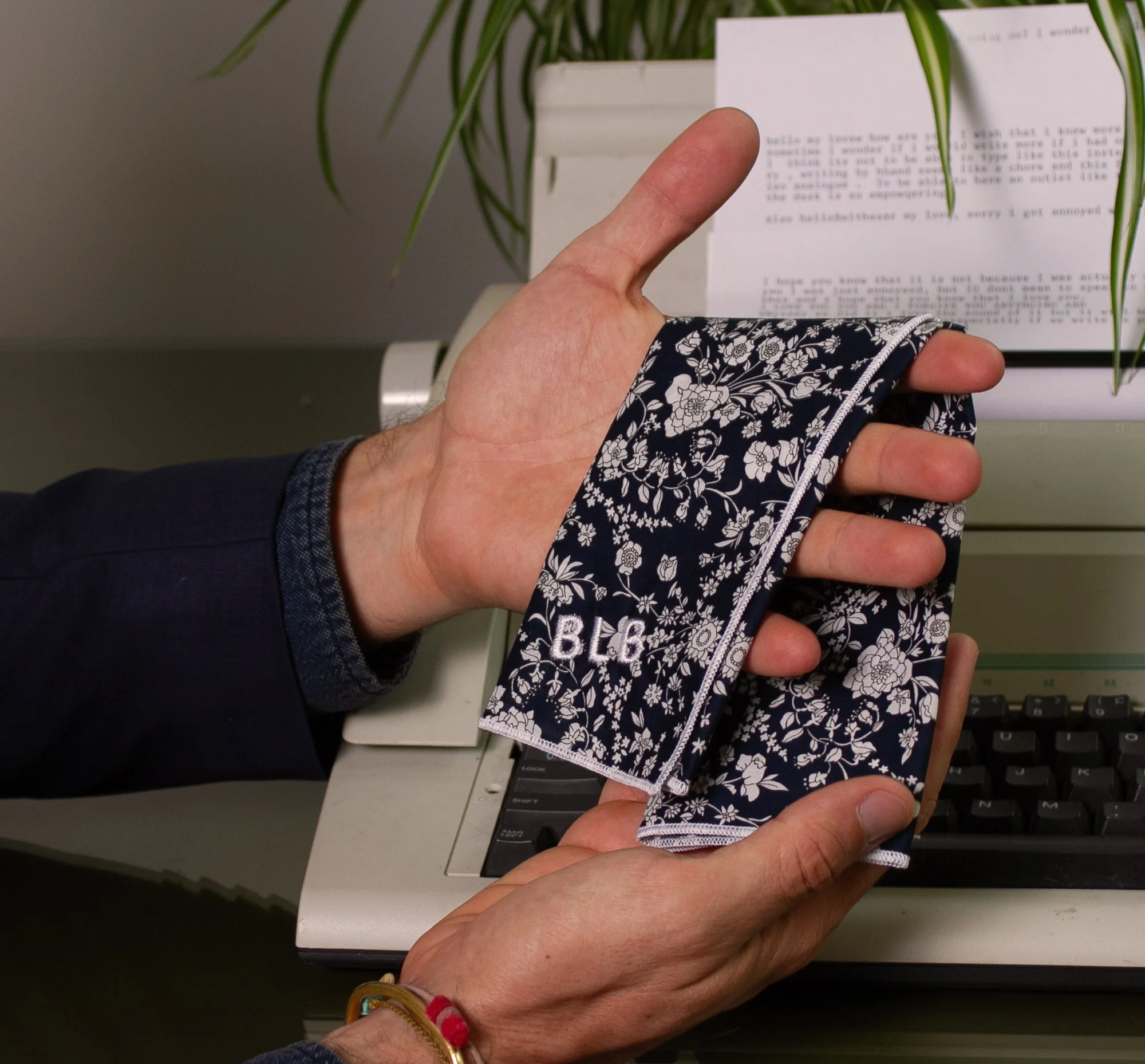 hands_3.jpg