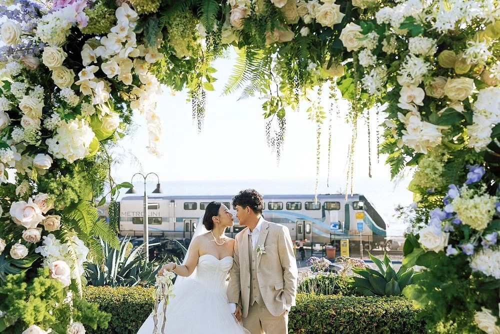 A passing train and the endless sea, a sunset framed by palm trees&mdash;this wedding by the so call &ldquo;little Kamakura&rdquo; in San Clemente felt like a fairytale woven with pure romance. Every detail came alive under the golden light and ocean