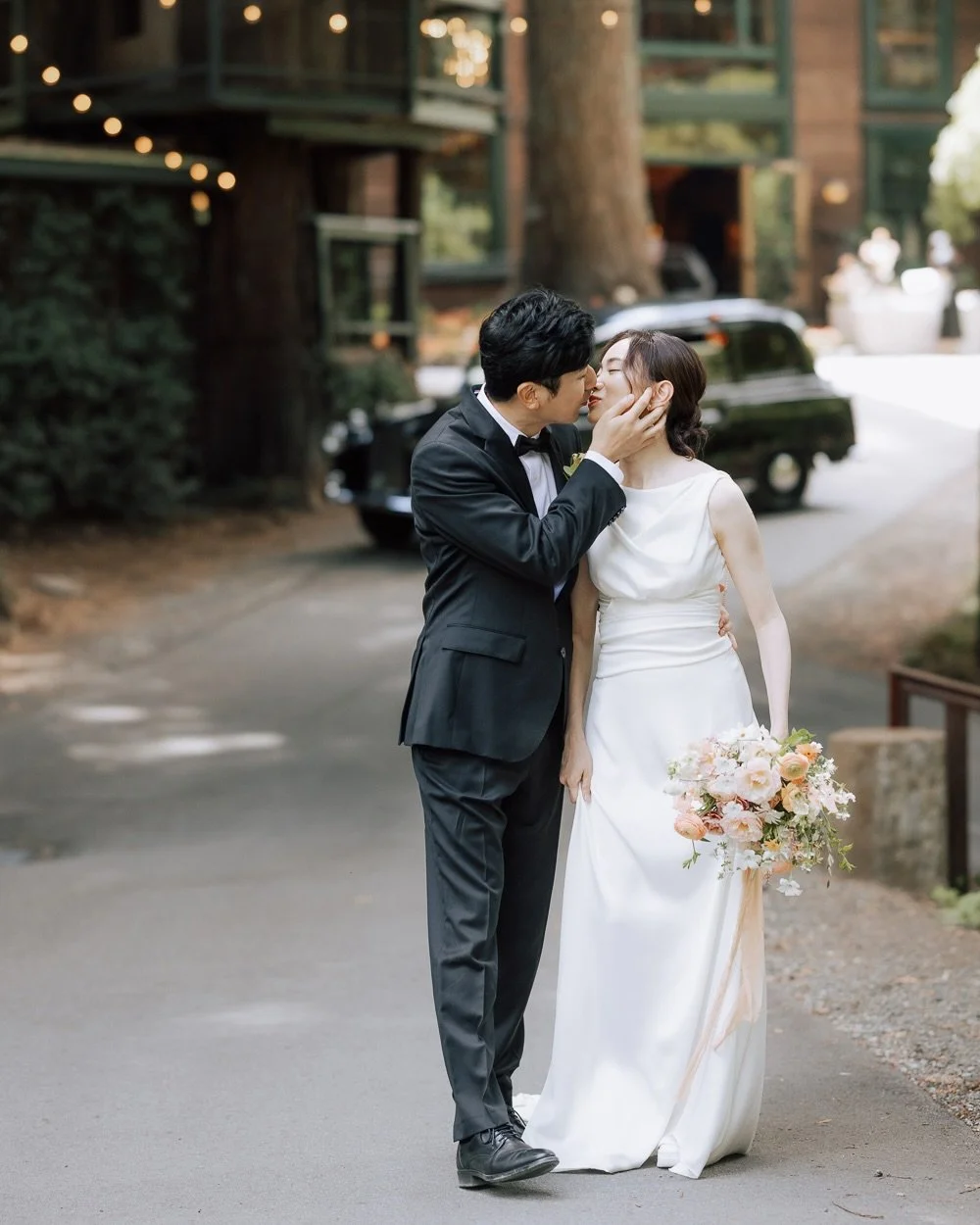 Champagne for the toast, and milk tea for the heart！
🍾 🧋  @nestldownevents