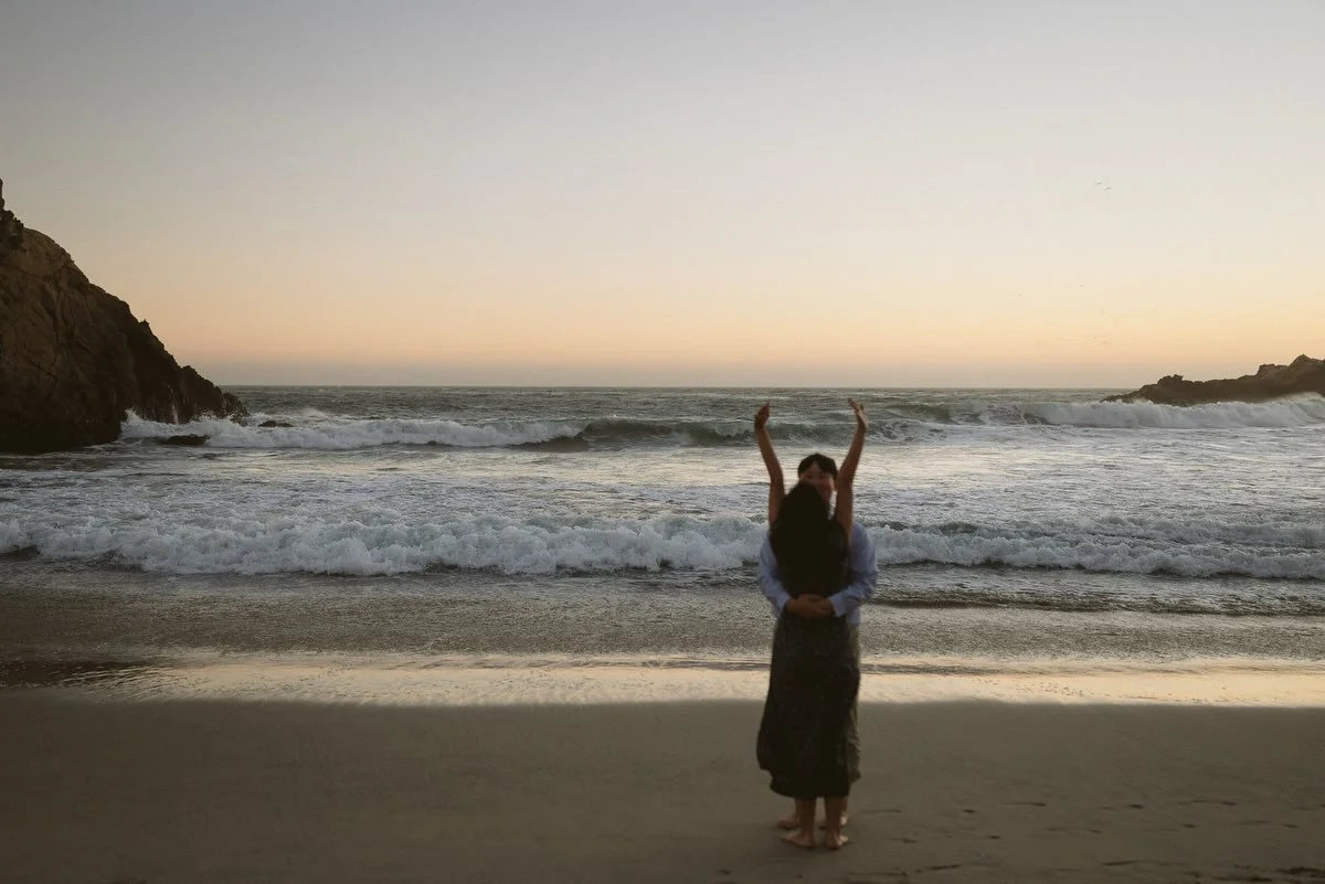 Some proposals are moving not because of the ring.

In the sea breeze of Big Sur, he had learned the language she knew best, so he could say in Korean the words he had been preparing for a long time.

From Post Ranch Inn, they wandered from the coast