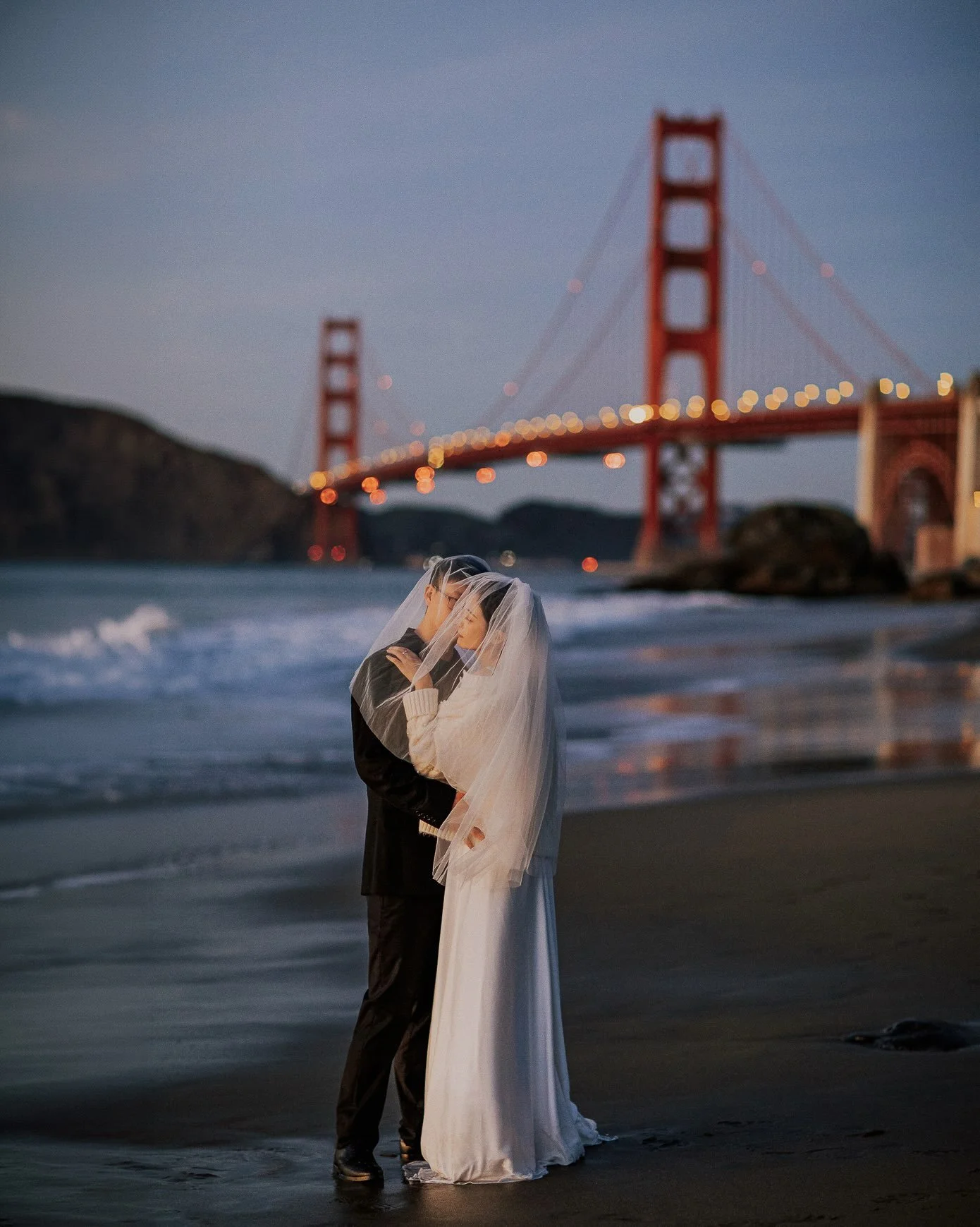 The best hours of this city, were the ones spent leaning on you.

#sanfranciscoweddingphotographer #bayareaweddingphotographer
 #sfengagementphotos #preweddingsanfrancisco #jimleevision