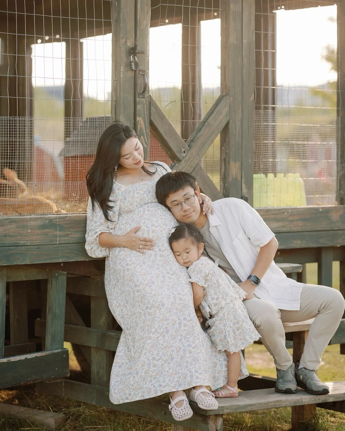 These days, many photographers have become increasingly focused on the logic of reach, likes, and recommendations, and somewhere along the way, we sometimes forget the original meaning of photography.

For me, the reason I photograph families is actu