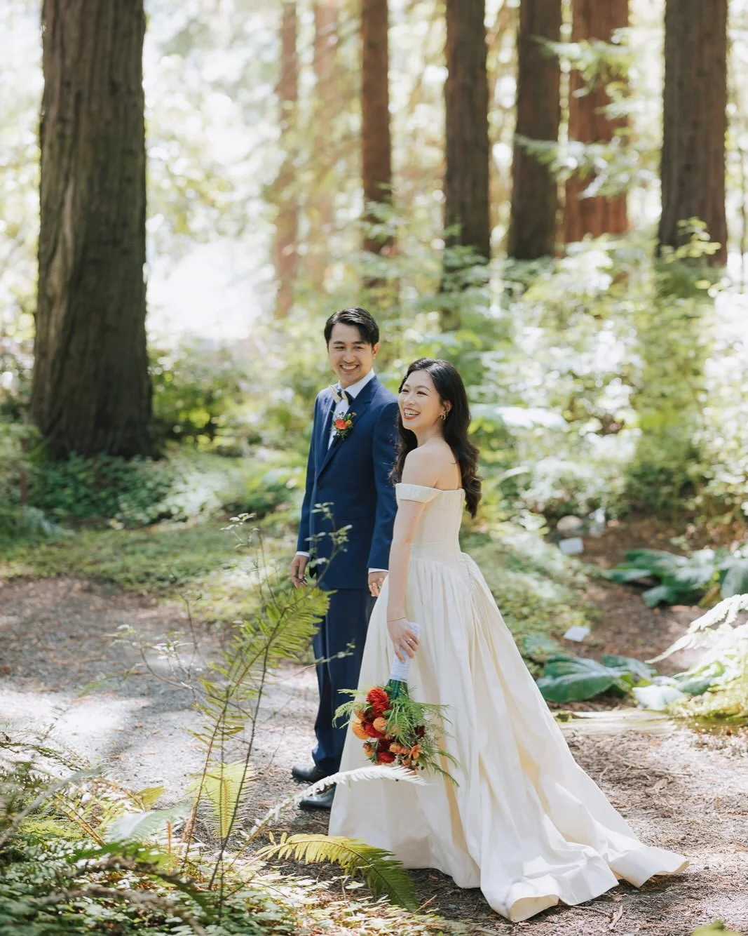 The greens of the redwood grove meet the reds of a Chinese wedding banquet, where the poetry of nature intertwines with the beauty of culture and tradition, carried forward through love.

#BayAreaWeddingPhotographer #RedwoodWedding #CaliforniaWedding