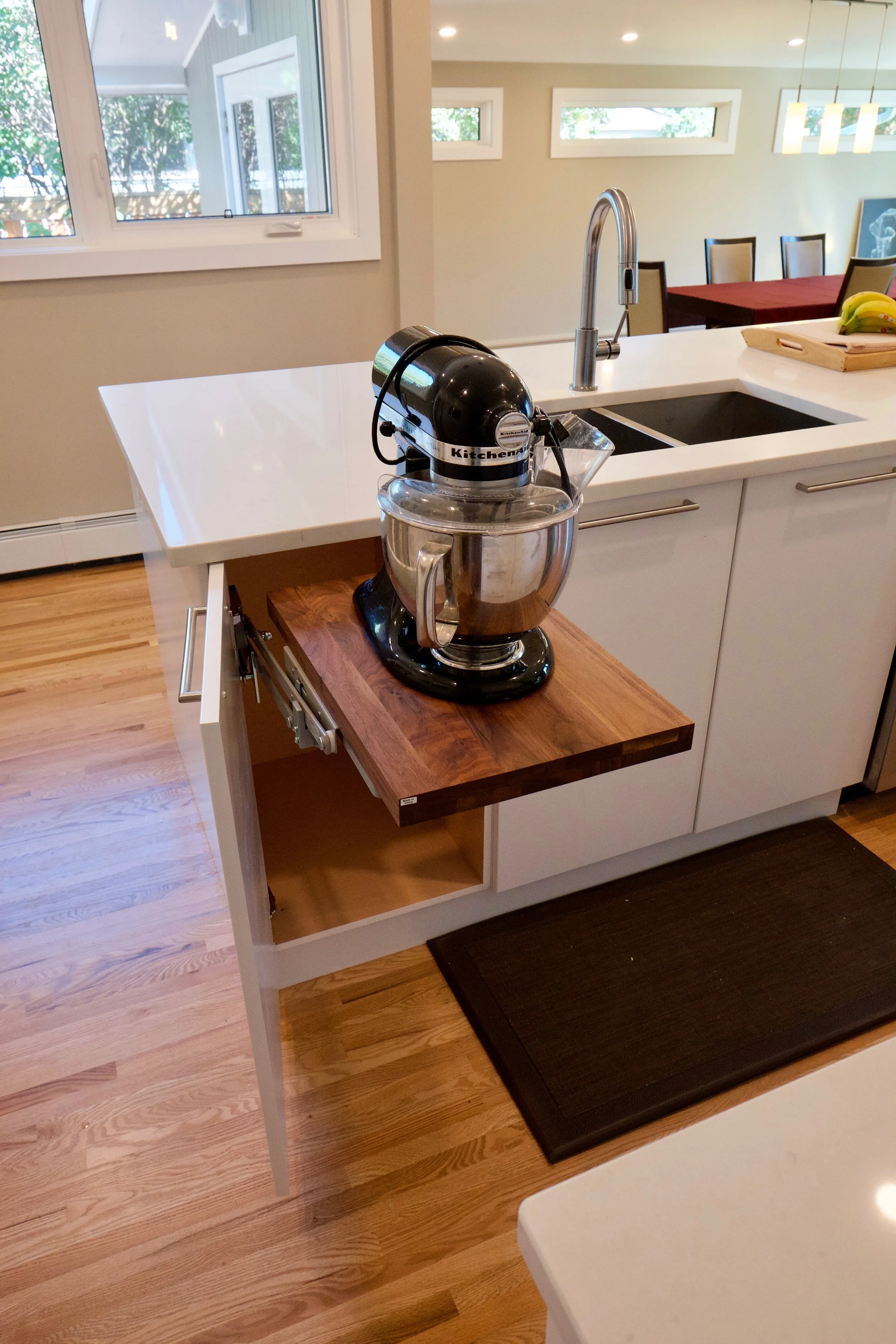 modern kitchen renovation.jpeg