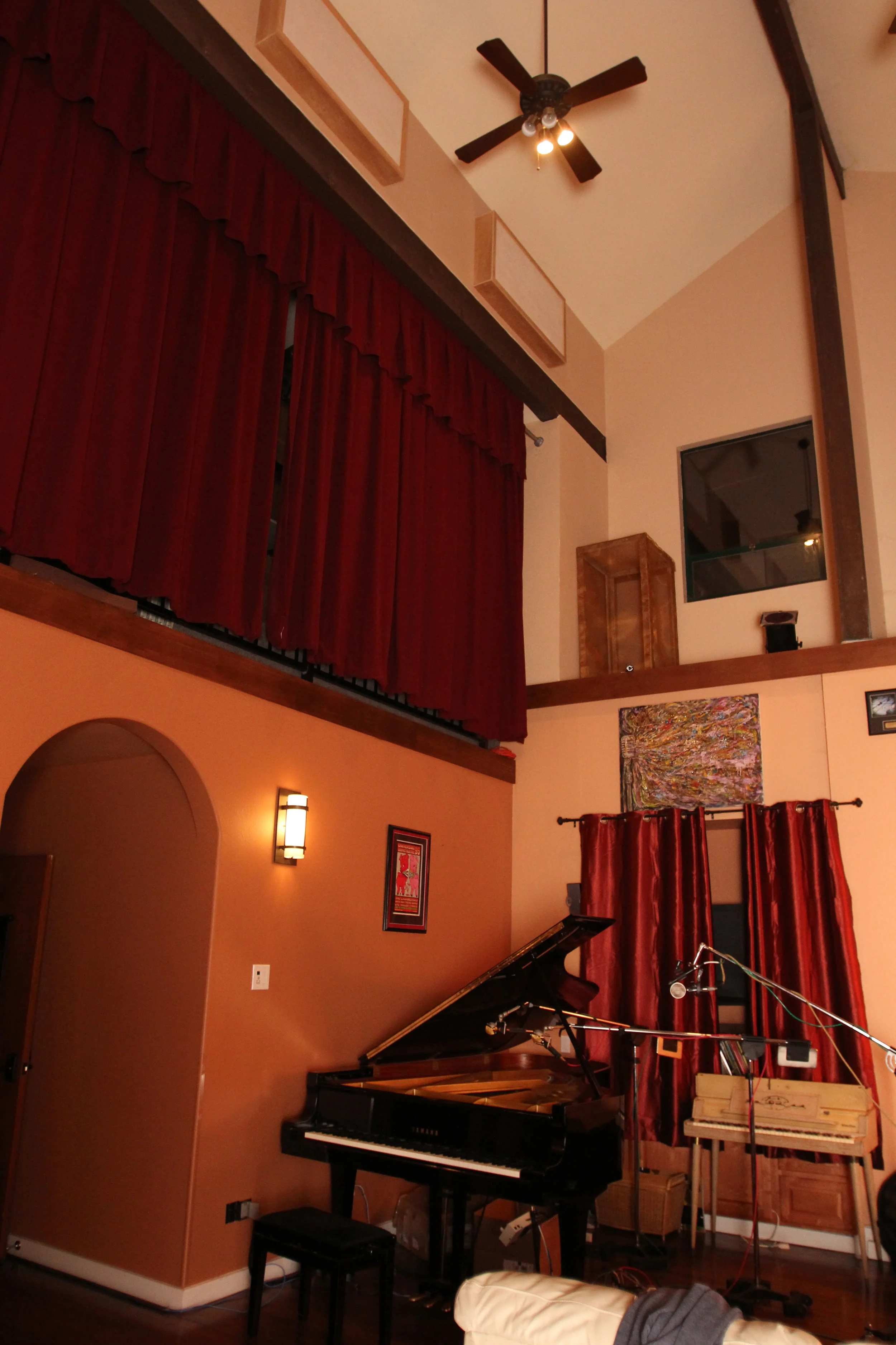 LOUNGE1.jpg