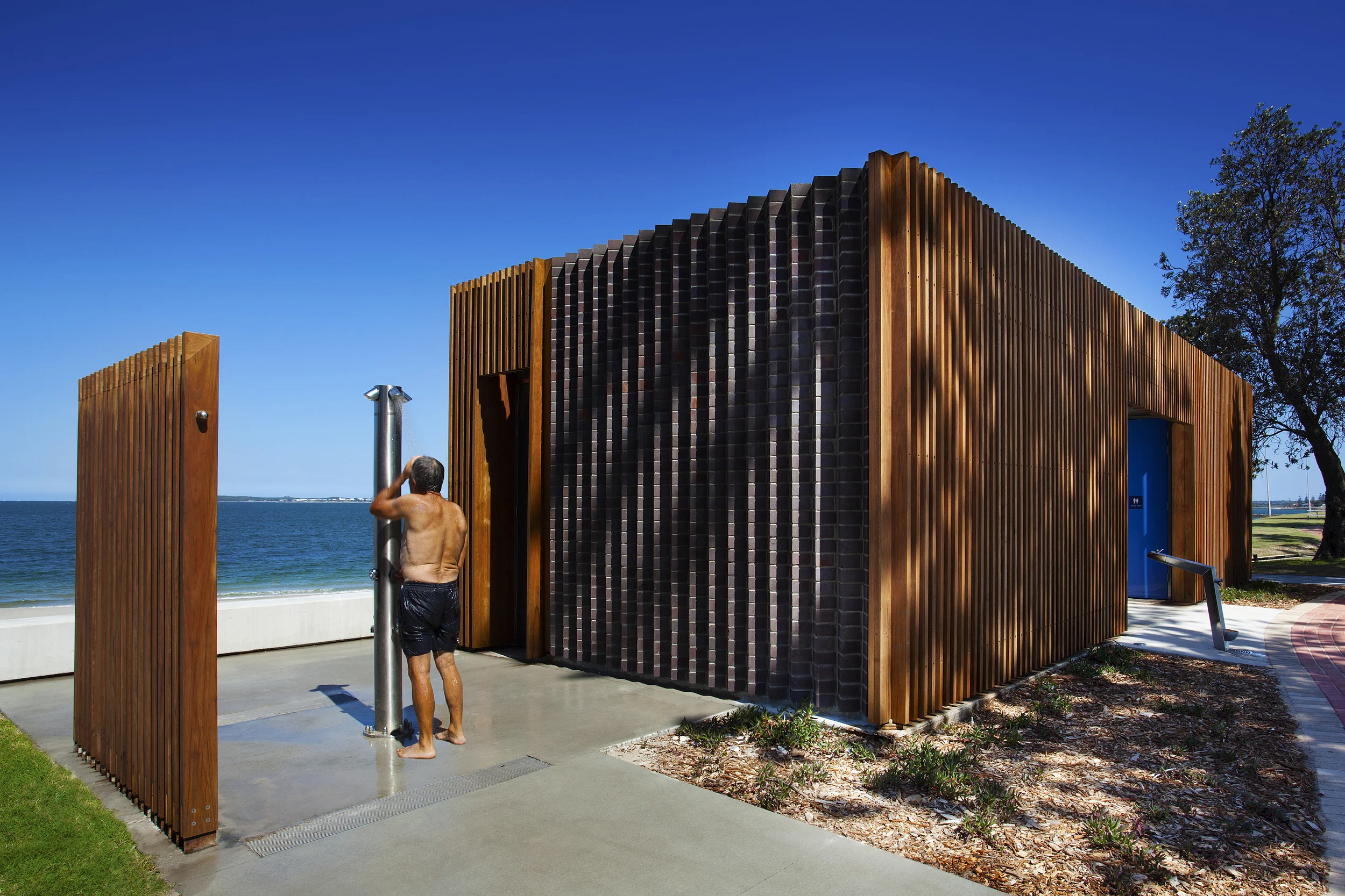 07_12_Monterey Amenities_Shower.jpg