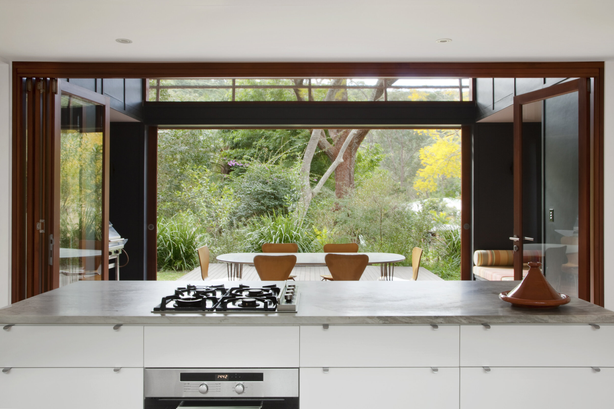 W028-KitchenOutRm_2.jpg